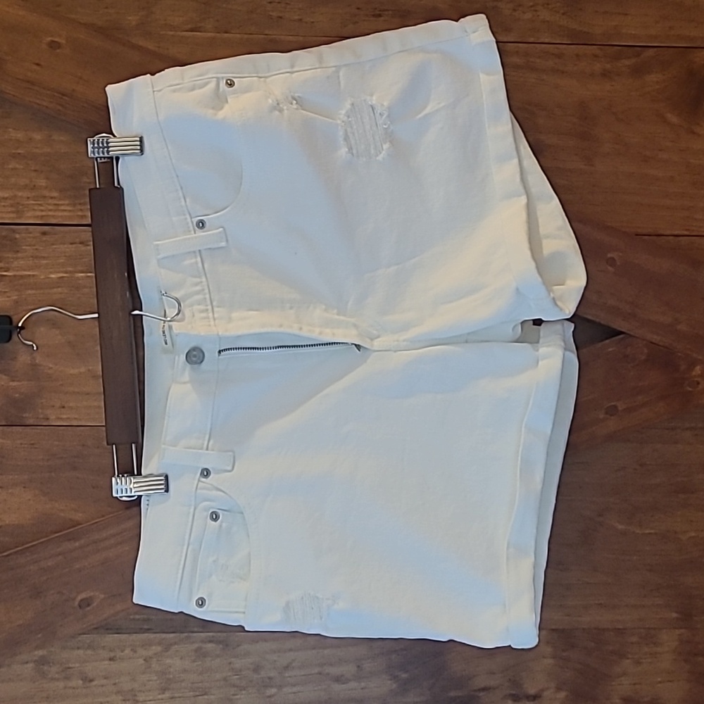 Levi Strauss slightly distressed white shorts size 33